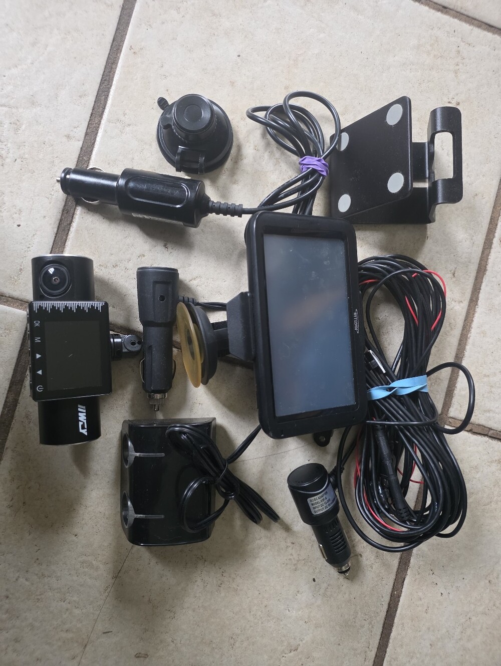 IIwey (T1) 1080P  Front Dash Cam + Magellan 2013 GPS + Universal READ